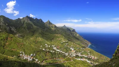 Teneriffa: Blick auf das Dorf Taganana in den Anaga-Bergen.