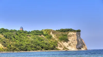 Kap Arkona mit Leuchtturm und steilen Küstenklippen auf Rügen