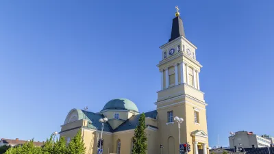 Die Oulu Kathedrale erhebt sich majestätisch über die Stadt.