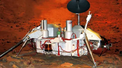 Mars-Sonde mit Antenne auf rotem Planetenboden