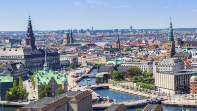 Kopenhagen Panorama mit historischen Gebäuden und Kanälen.