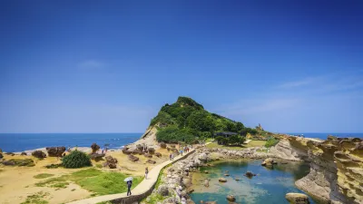 Yehliu-Nationalpark mit einzigartigen Felsformationen am Meer