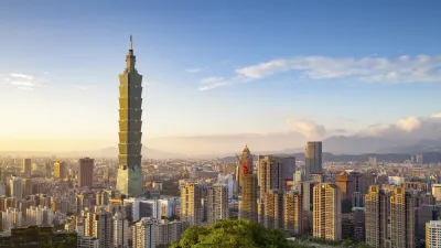 Taipeh 101 dominiert die Skyline der geschäftigen Stadt Taiwan.