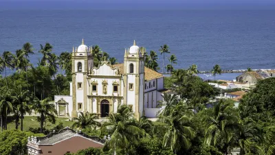 Historische Kirche mit barocker Fassade in Olinda, Brasilien