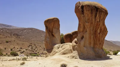 Marokkanische Felsformationen in der Wüste Tafraoute.