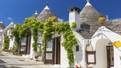Traditionelle Trulli-Häuser in Alberobello, Italien.