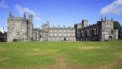 Kilkenny Castle ist ein beeindruckendes mittelalterliches Schloss in Irland