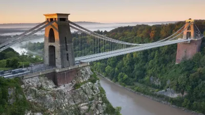 Die Clifton Suspension Bridge überspannt den Avon Gorge bei Bristol.