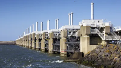 Die Neeltje Jans Sturmflutwehr schützt die niederländische Küste vor Sturmfluten.