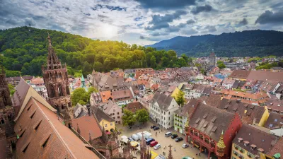 Freiburg im Breisgau mit seinem historischen Stadtbild und dem Freiburger Münster.