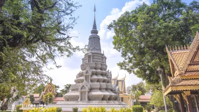 Silberpagode in Phnom Penh mit kunstvoller Architektur