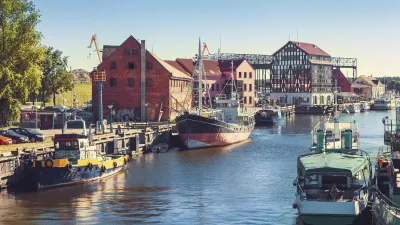Historische Schiffe liegen im Hafen von Klaipeda, Litauen.