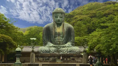 Großer bronzener Buddha im Kotoku-in Tempel in Kamakura, Japan.