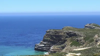 Kap der Guten Hoffnung mit steilen Klippen und türkisfarbenem Meer