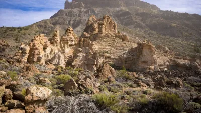 Vulkanlandschaft mit Teide im Hintergrund
