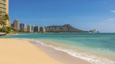 Waikiki Beach in Honolulu mit Blick auf den Diamond Head