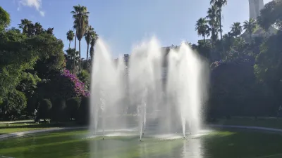 Springbrunnen im botanischen Garten Hamma in Algier.