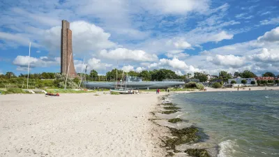 Laboer Denkmal am Strand mit Blick auf die Ostsee