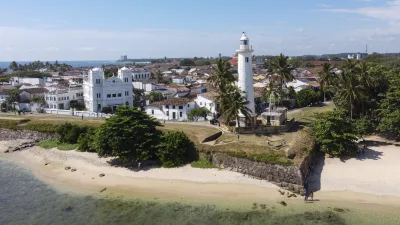 Historischer Leuchtturm und Strand in Galle, Sri Lanka
