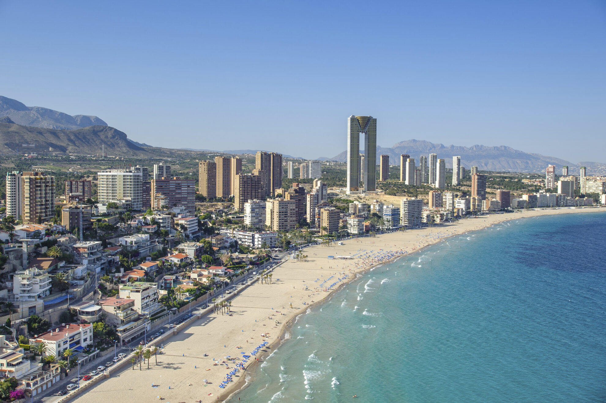 Blick auf die Stadt Benidorm und die Strandpromenade, Spanien