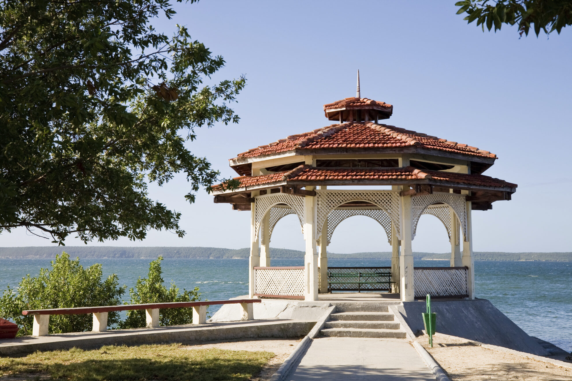 Der Park von La Punta in Cienfuegos, Karibik
