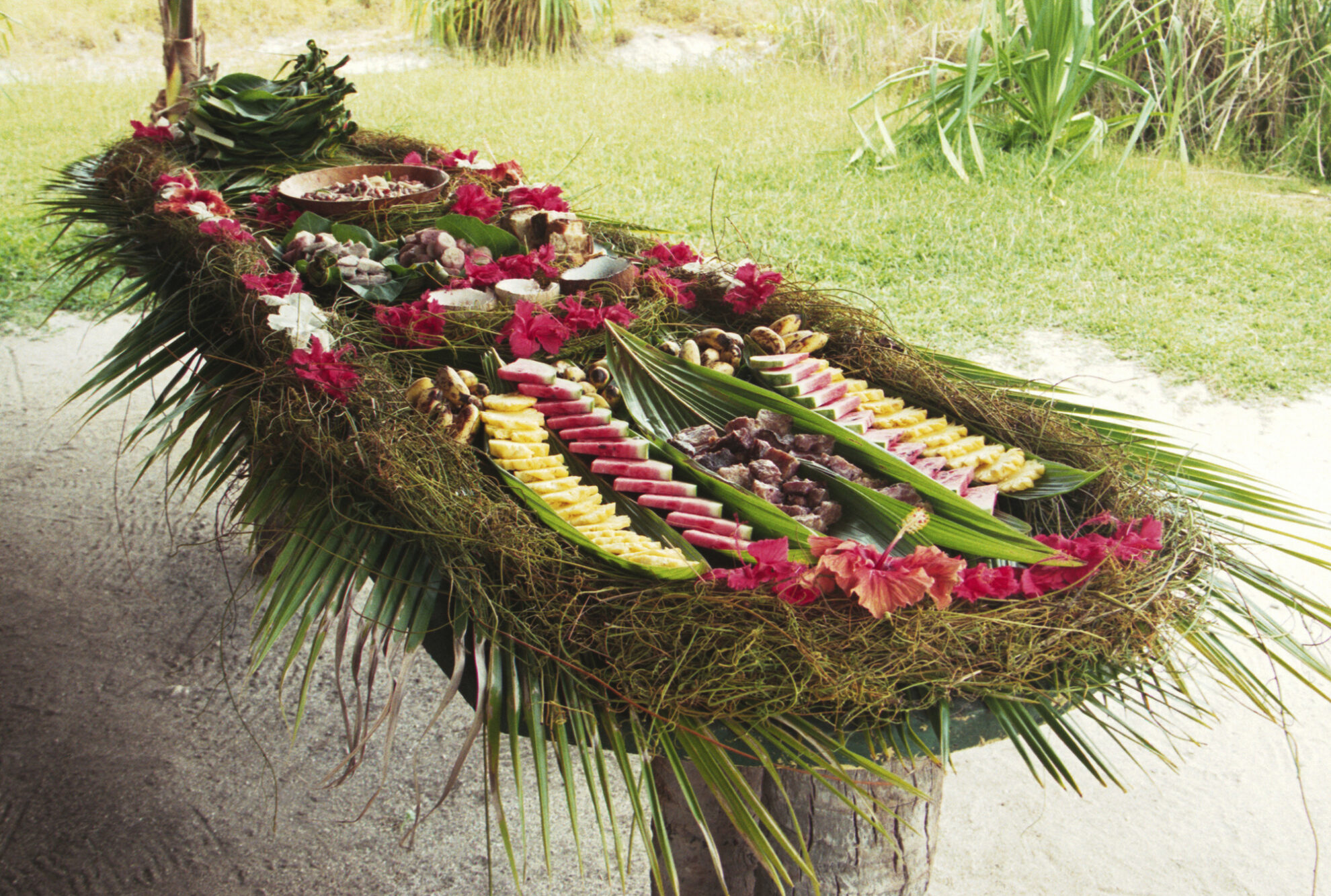 traditionell angerichtete Speisen auf Bora Bora, Französisch Polynesien