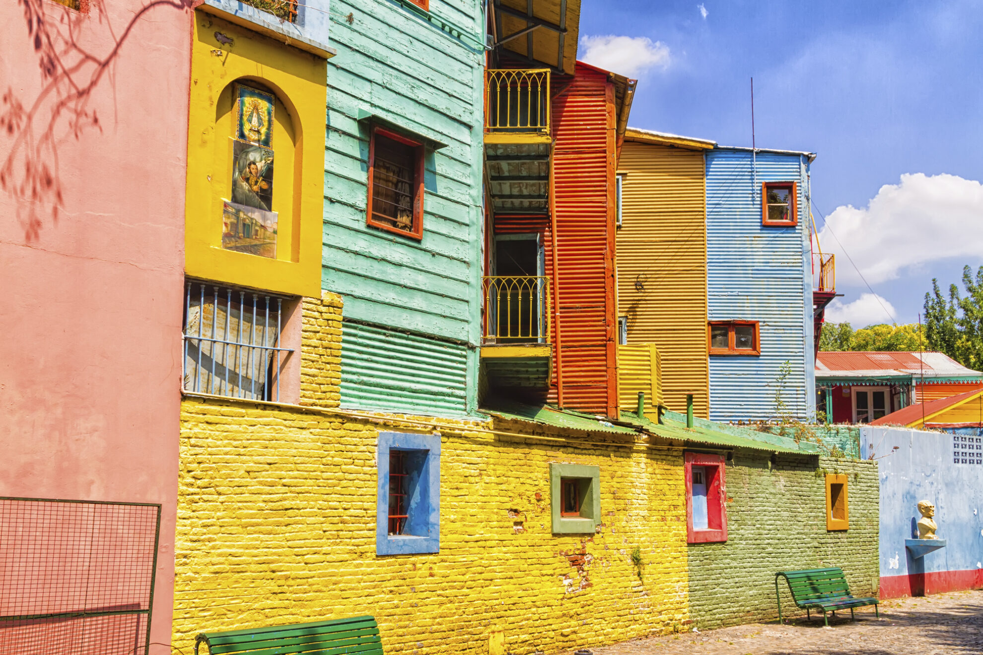 Bunte Häuserreihe in La Boca in Argentinien