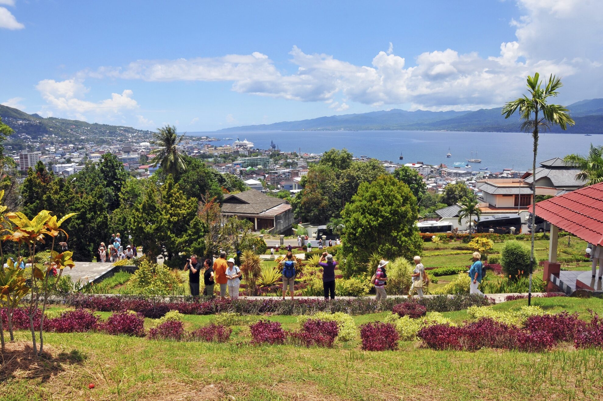 Skyline von Ambon, Indonesien