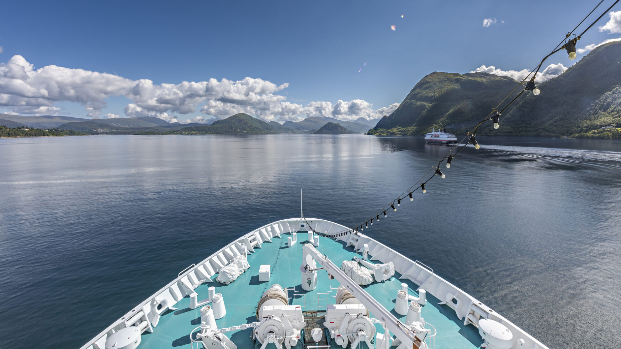 MS Deutschland unterwegs in den Geiranger Fjord, Norwegen