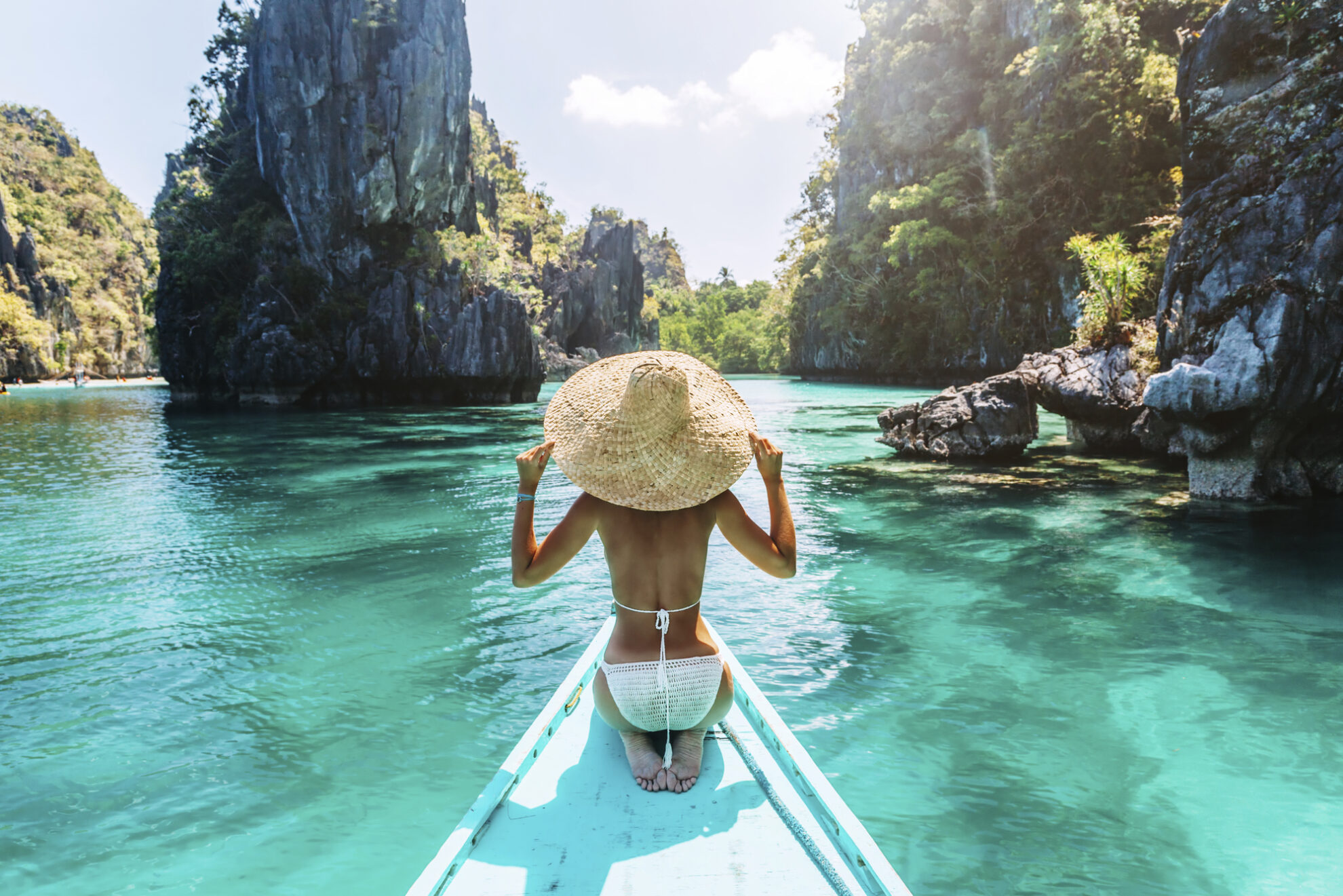 Touristin auf dem Boot in El Nido, Philippinen