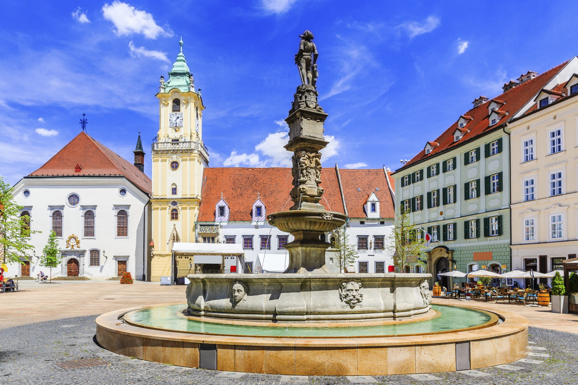 Springbrunnen vor dem Rathaus von Bratislava, Slowakei
