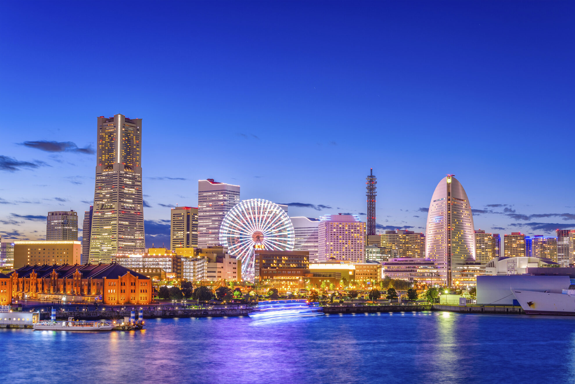 Skyline von Yokohama bei Nacht, Japan
