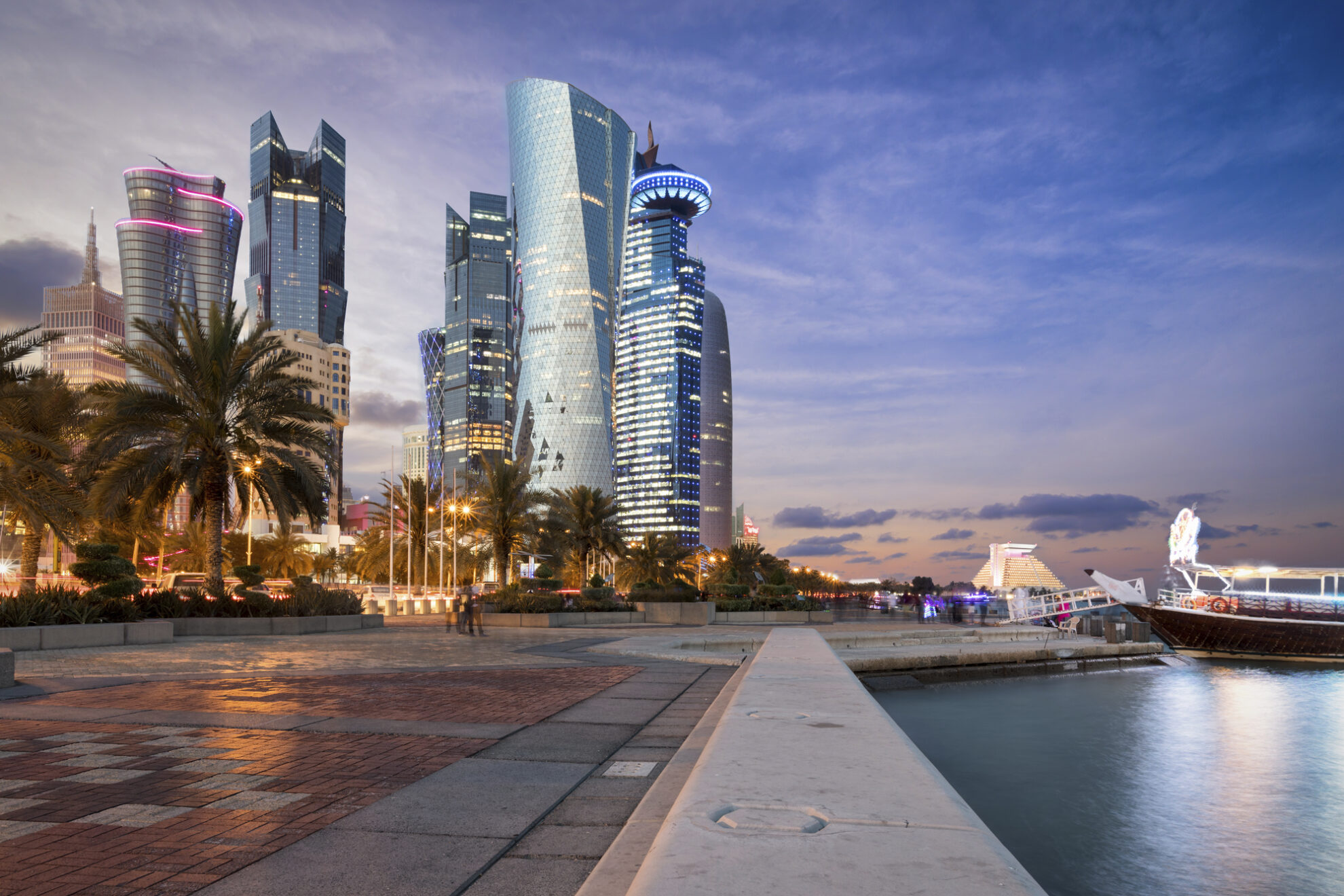 Skyline von Doha mit beeindruckenden Wolkenkratzer, Katar