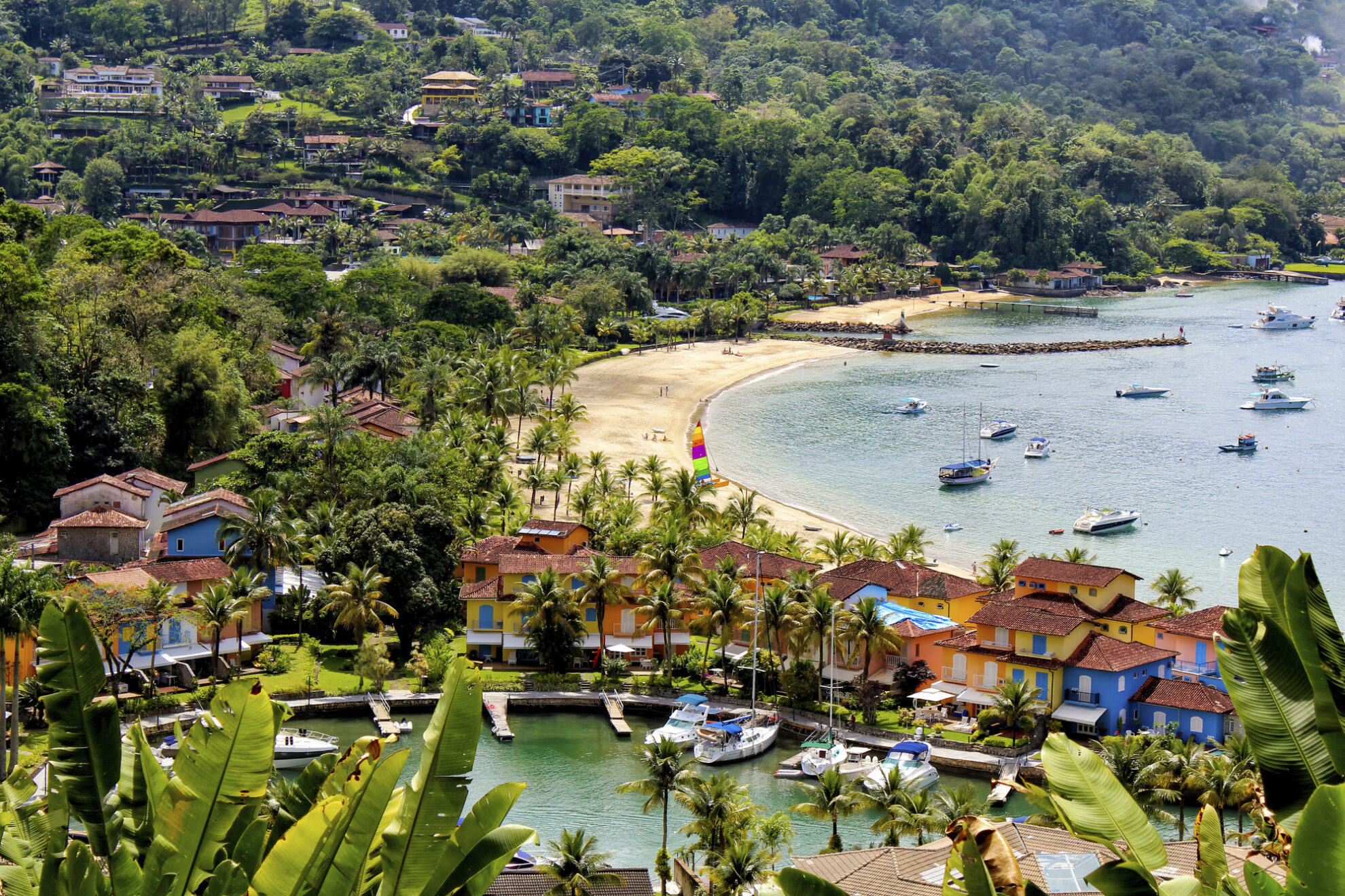 Luftansicht der Küste von Angra dos Reis, Brasilien
