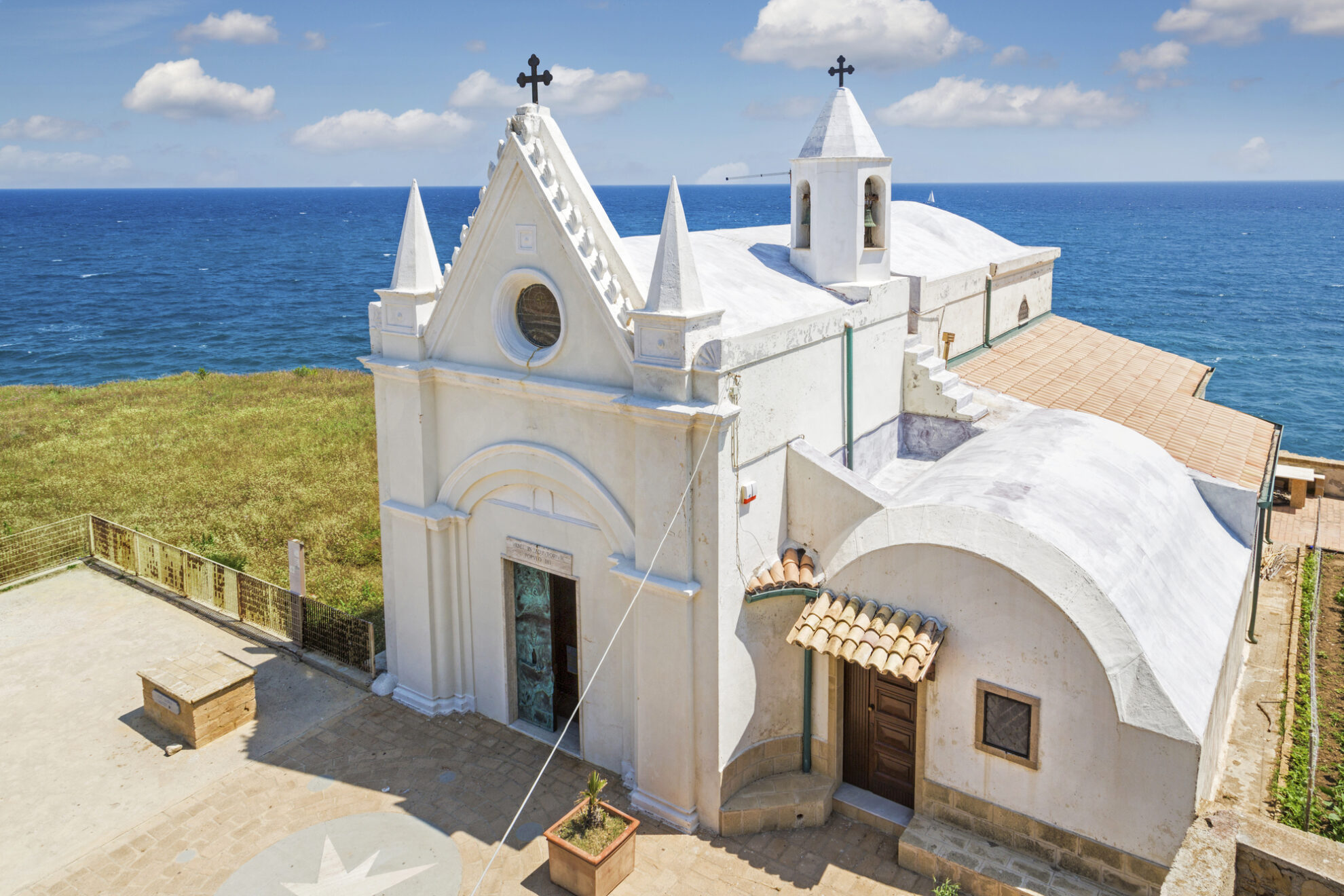 Weiße Kirche in Crotone, Italien