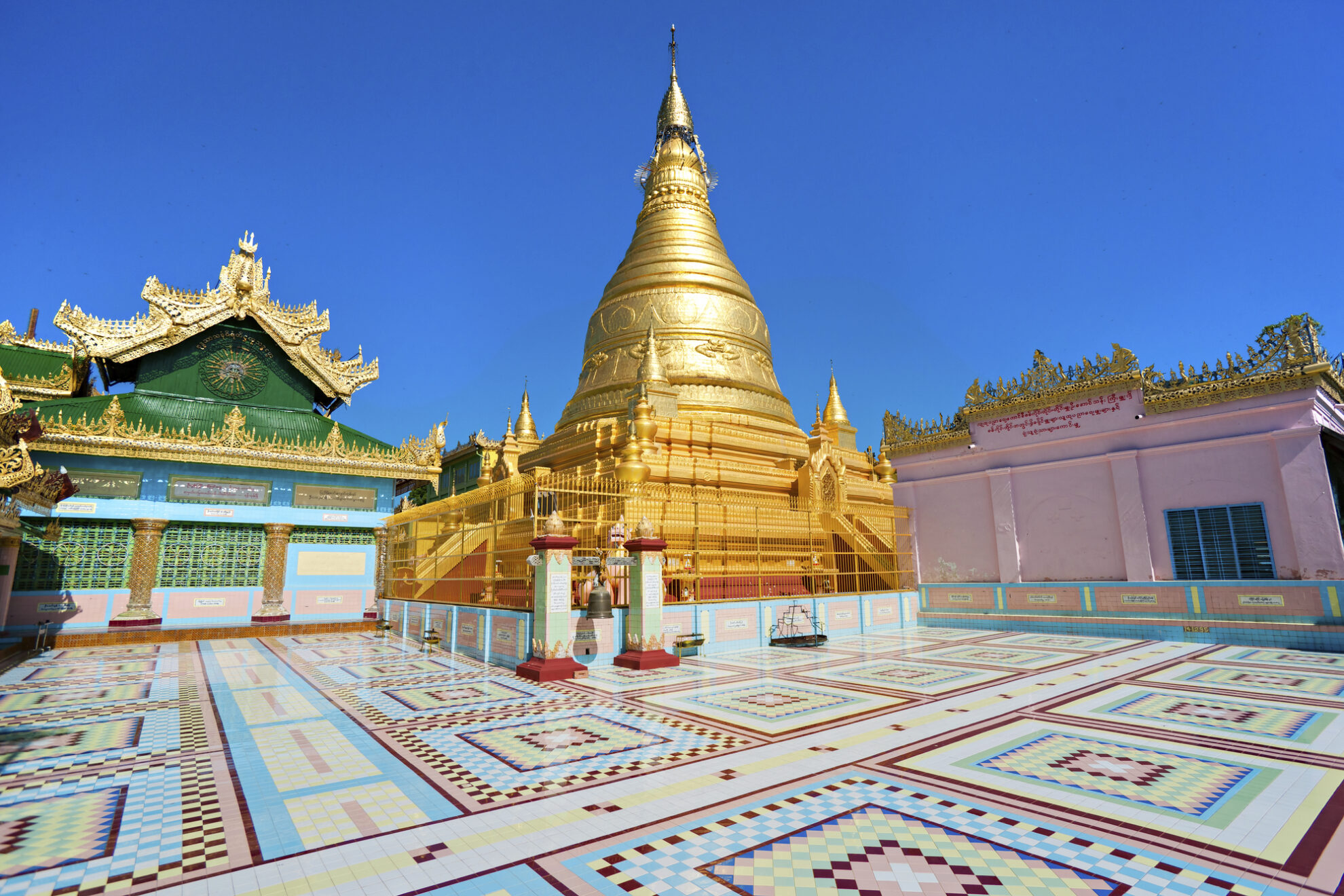 Goldene Pagode in Mandalay, Myanmar