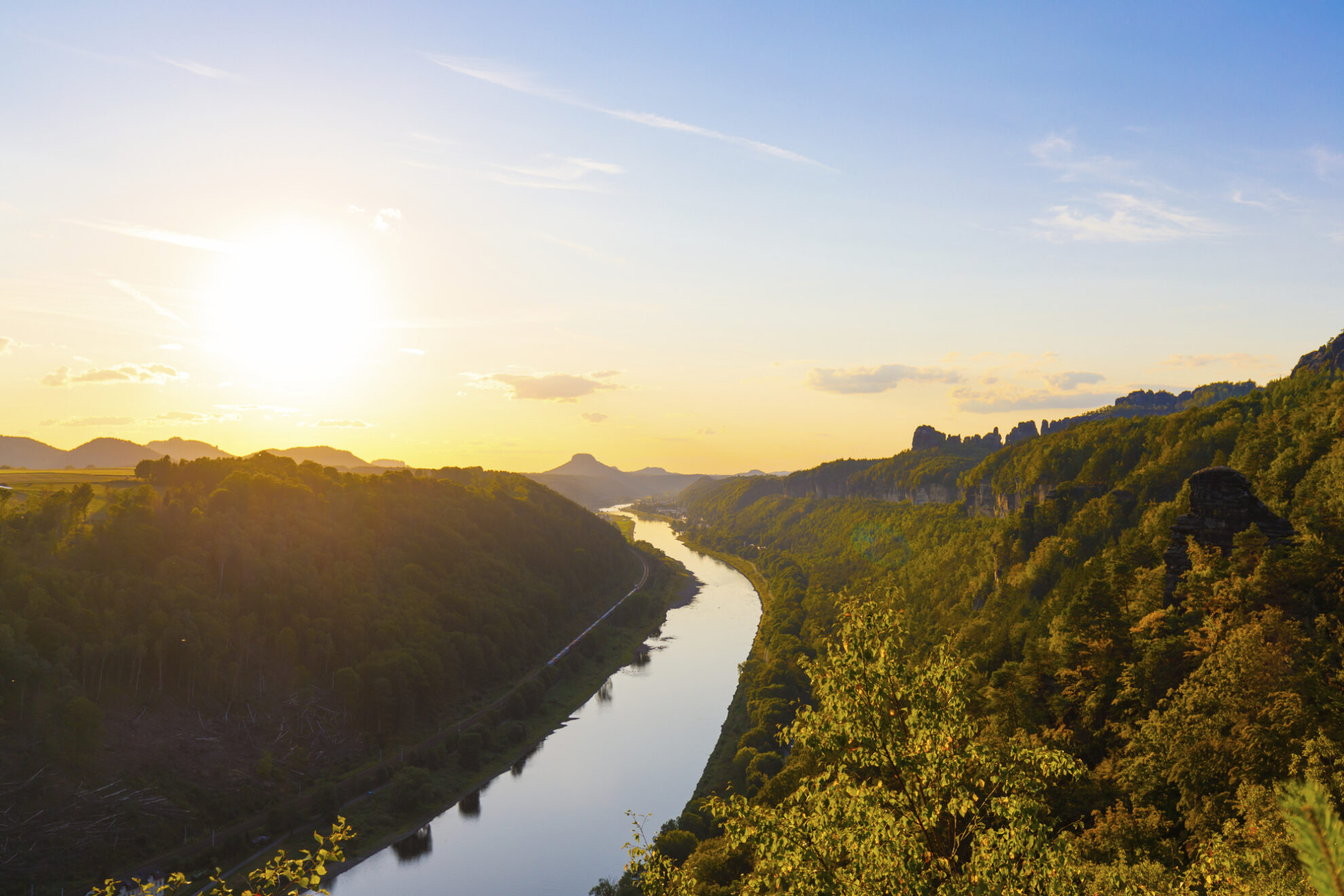 Sonnenuntergang an der Elbe, Deutschland