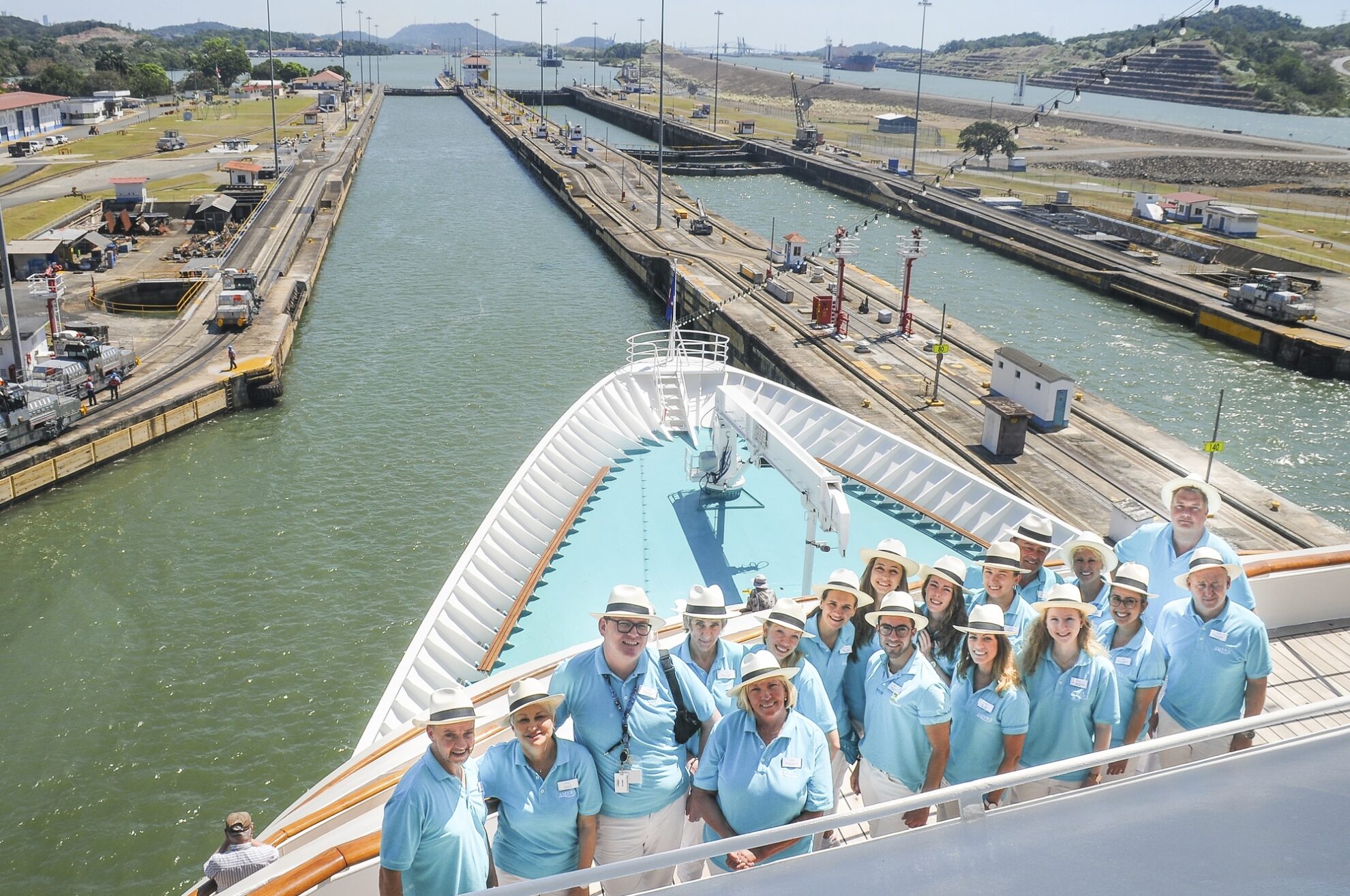MS Amera im Panamakanal