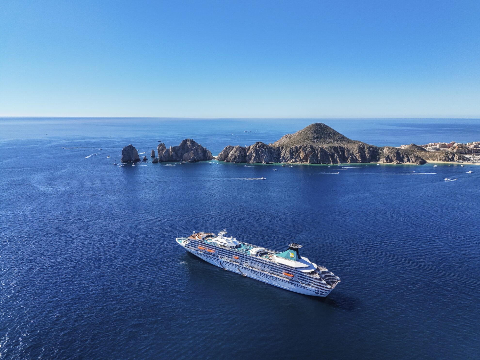 MS Artania vor Cabo San Lucas