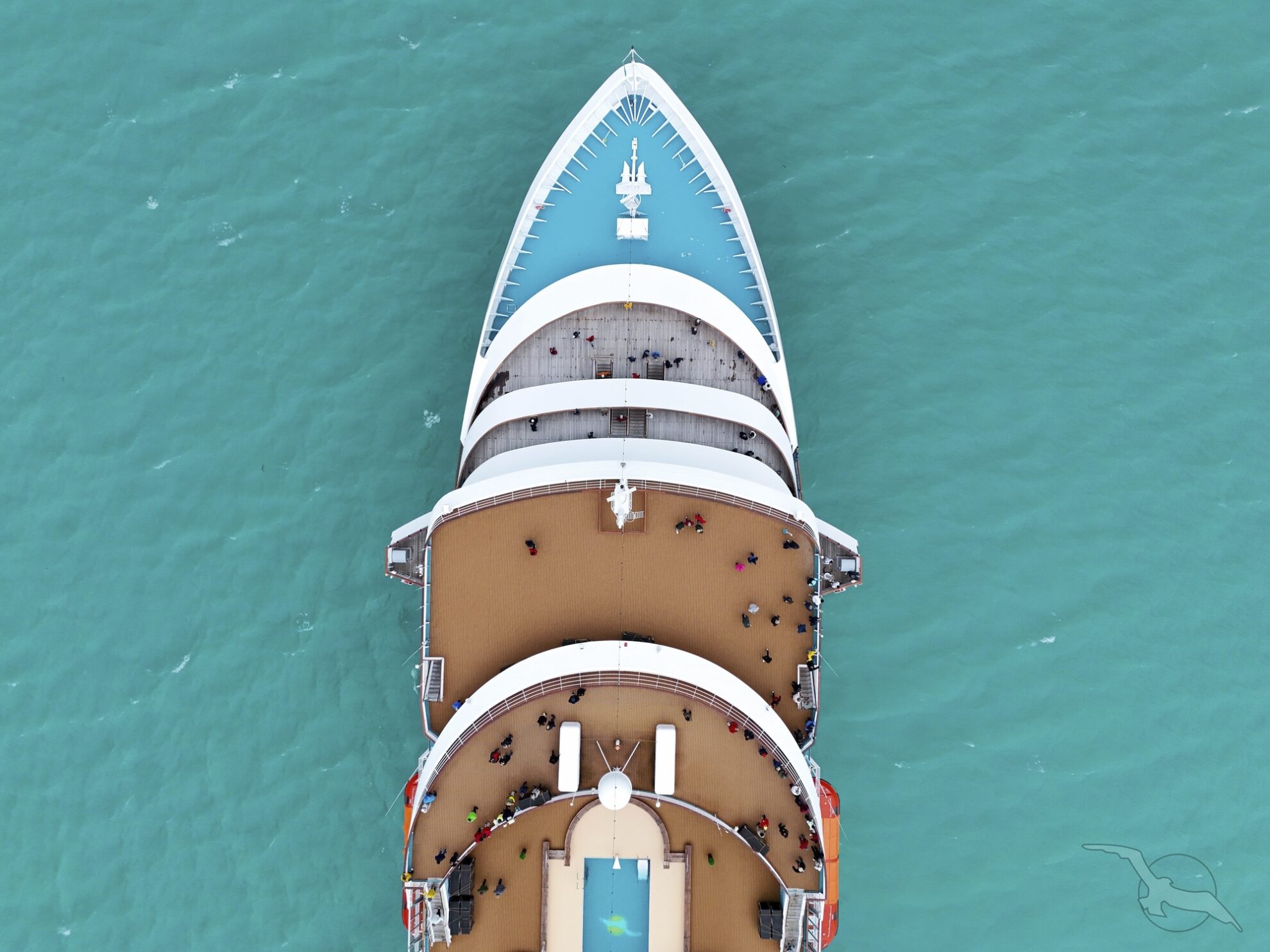 MS Artania vor Kap Hoorn