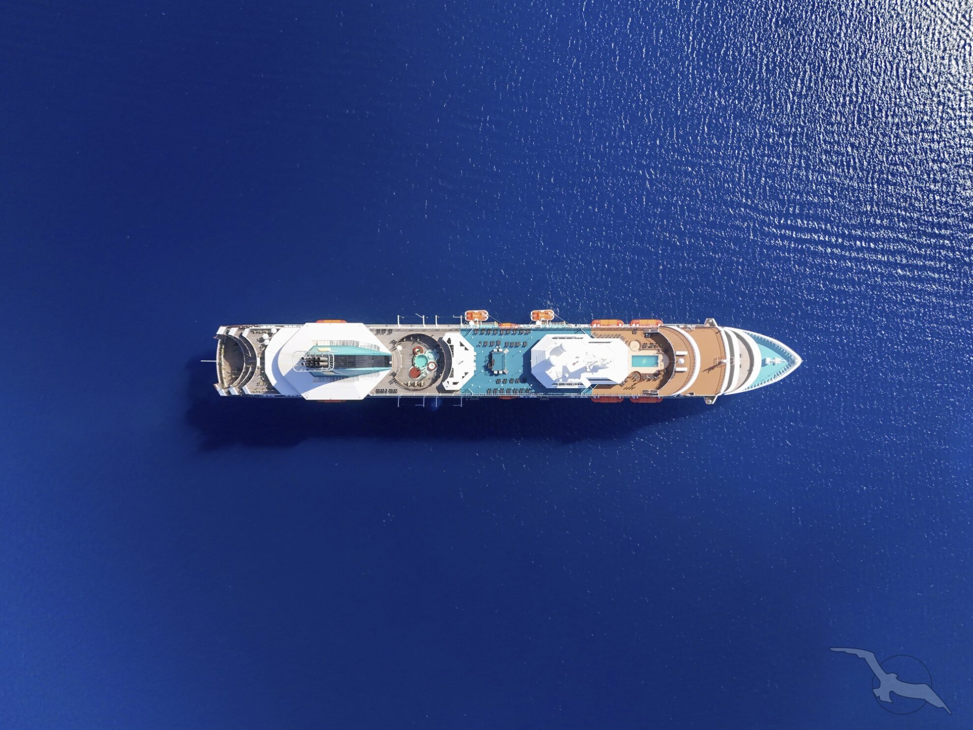 MS Artania vor Bora Bora