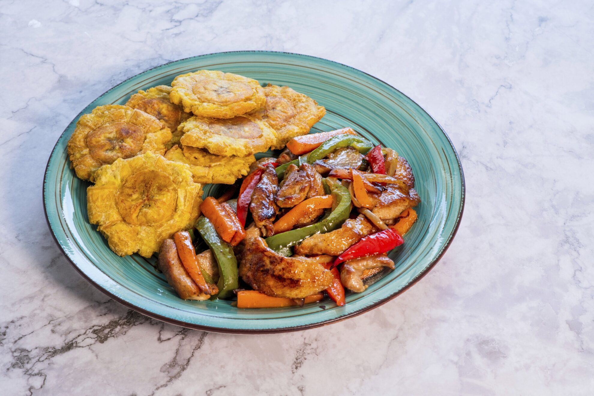 Fleischgericht Bistec Picao mit fritierte Kochbananen, Panama