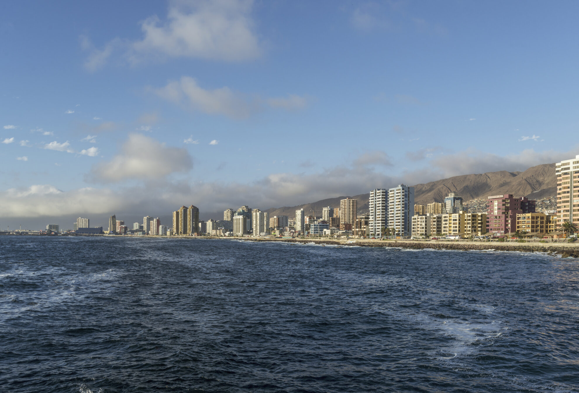 Skyline der Kueste von Antofagasta, Chile