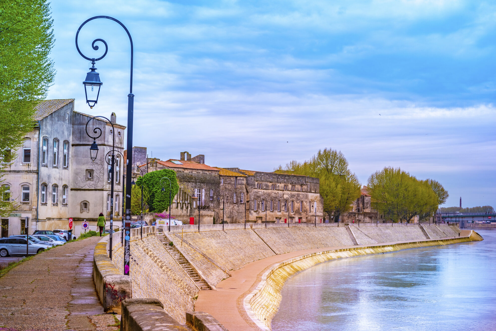 Uferpromenade von Arles