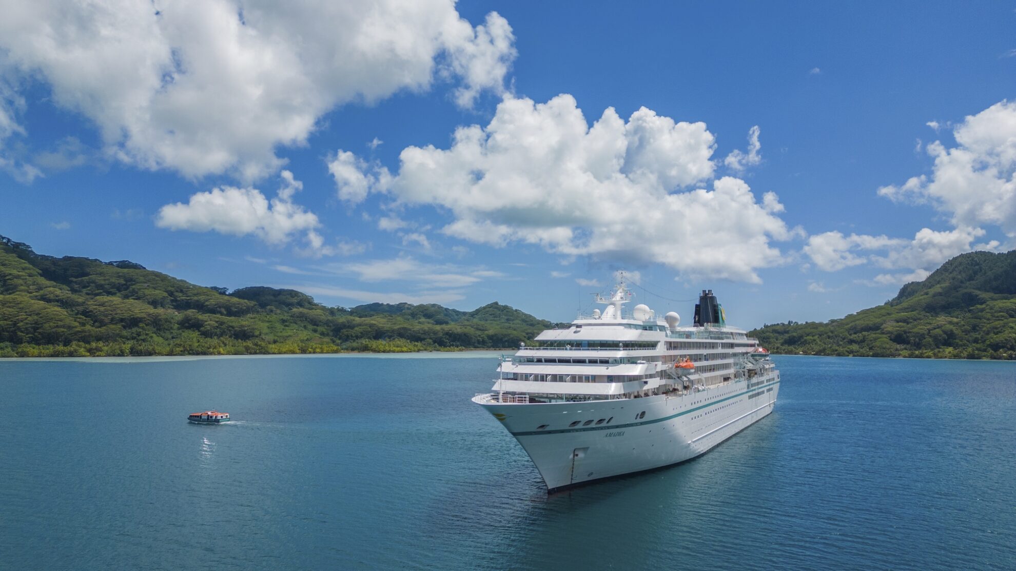 MS Amadea in Huahine