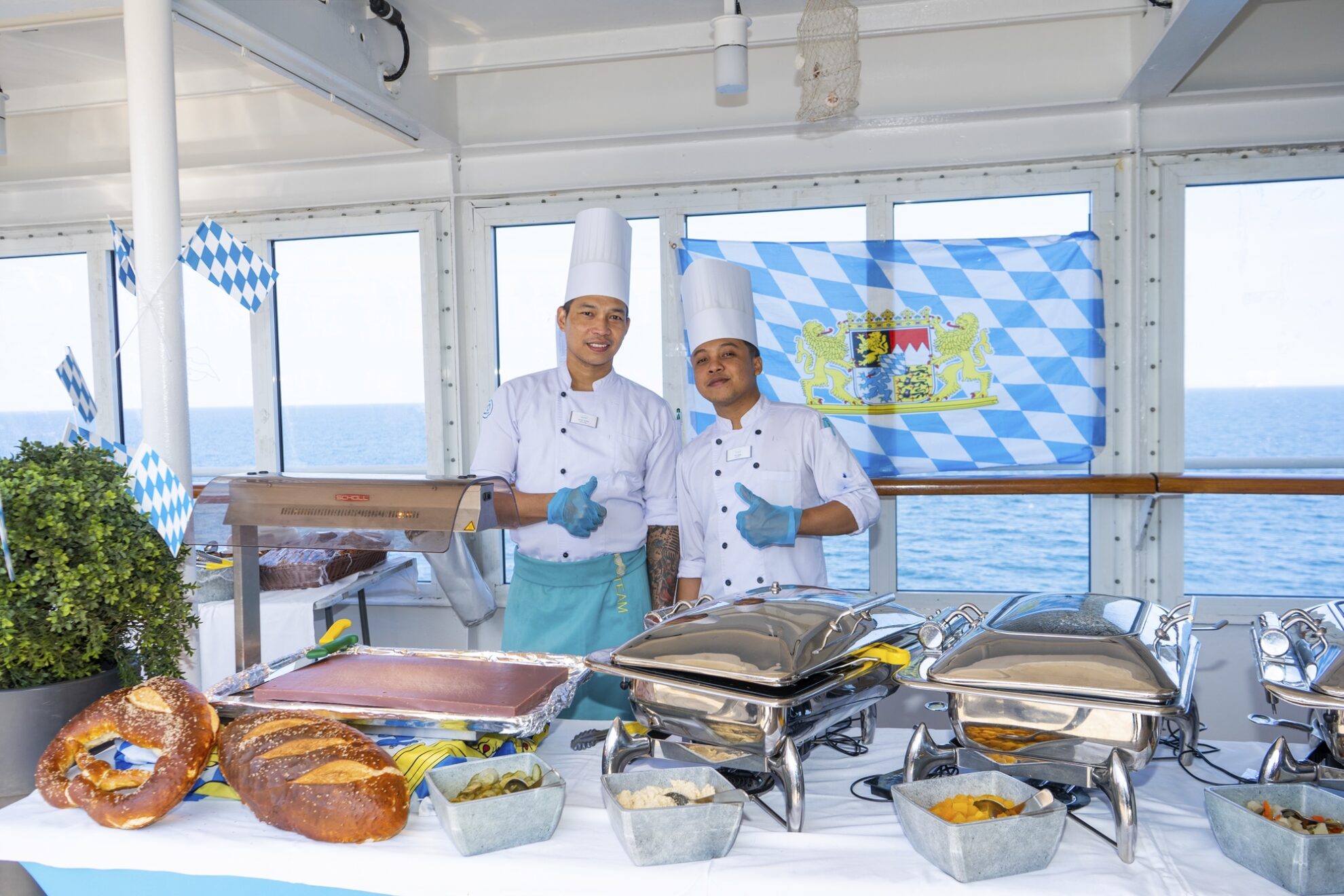 Frühschoppen auf MS Artania