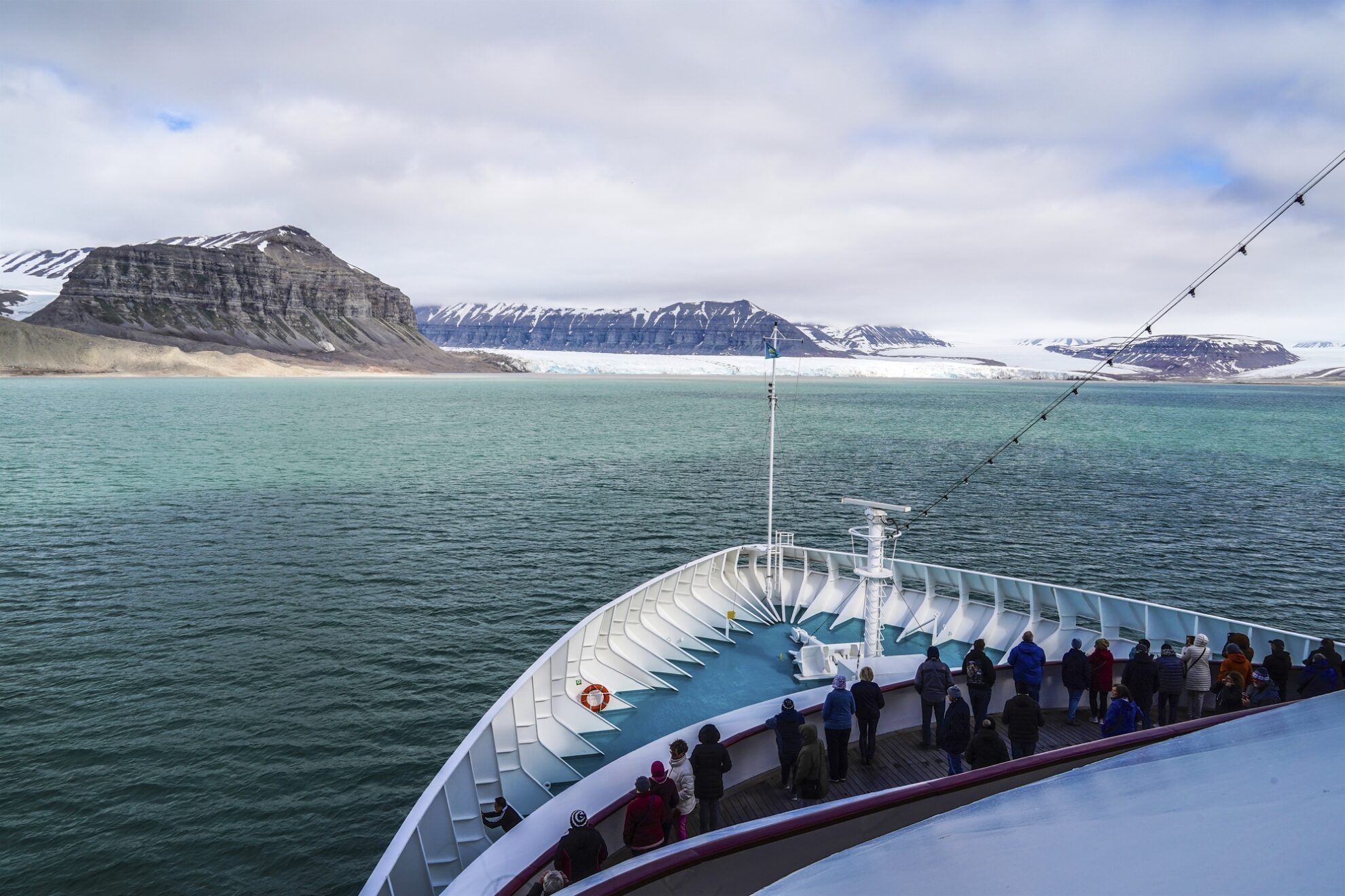MS Artania vor Spitzbergen