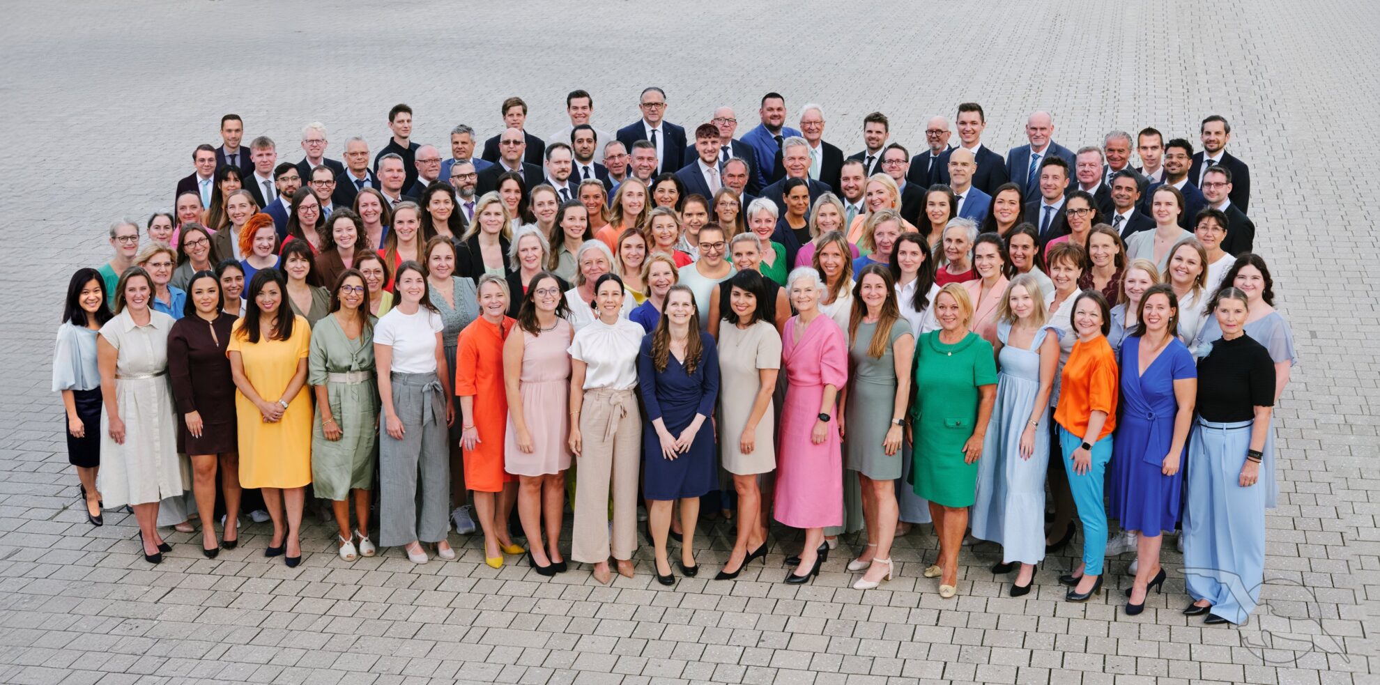 PHX_Mitarbeiter_Gruppenportrait_alle_Kollegen_Bonn_Sept_20250587_Final1