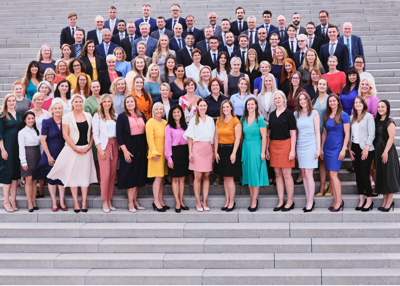 phx_jens_pussel_kollegen_bonn_teamfoto_2022_dscf1503-6_b1400_h1000-jpg_tablet