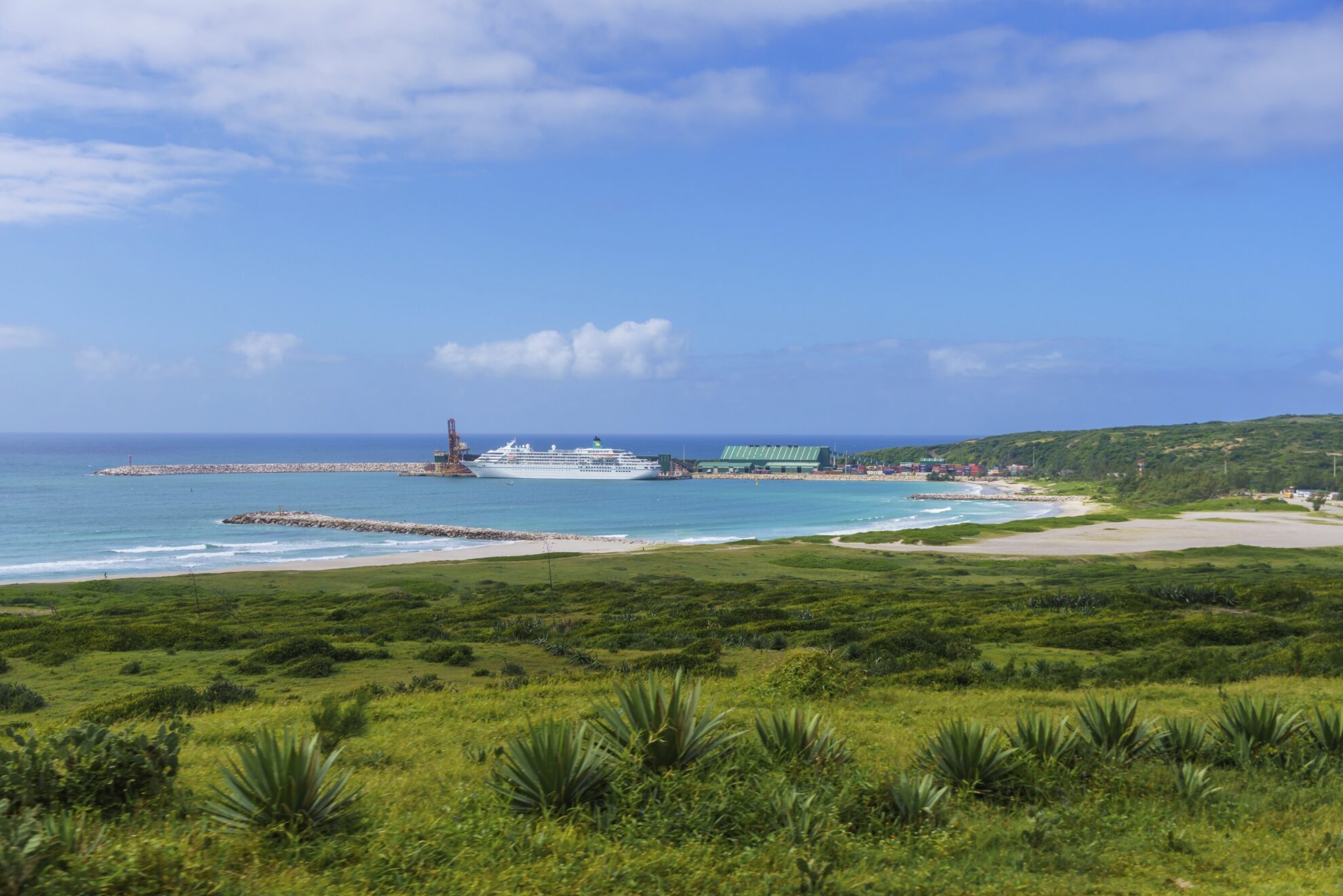 MS Amadea in Port d'Ehola